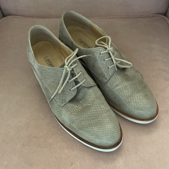 Stylish Paul Green Lace-Up Oxfords w/ Metallic Accents - Size 10 - Picture 2 of 8